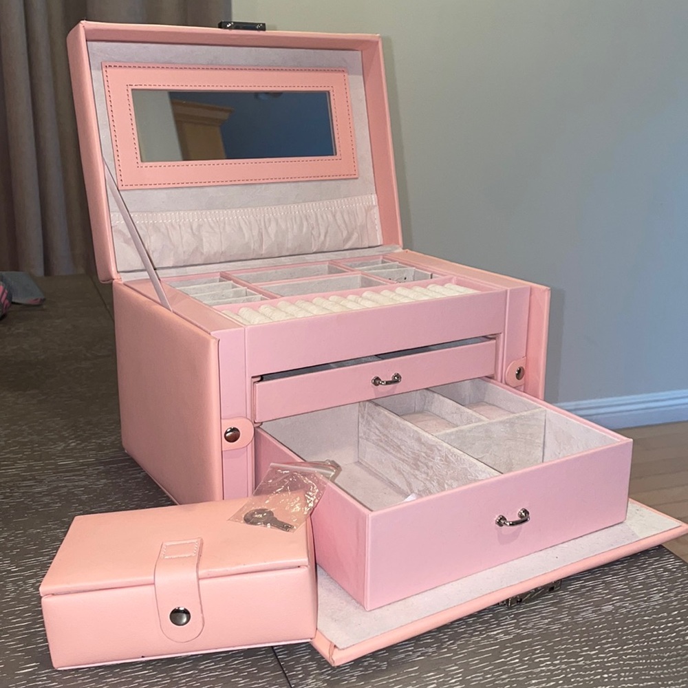 MAKE UP CASE *****